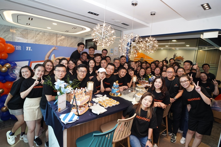 Moomoo Singapore gives back to the community at SGX Cares Bull Charge 2023