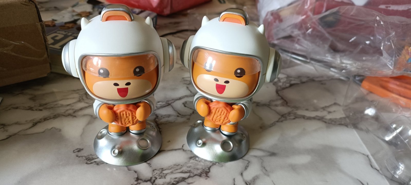 $Futu Holdings Ltd (FUTU.US)$ my moomoo Astronauts just arrived. waiting to land to the moon next week.. haha... as for this week my knees turn weak, keep margi...