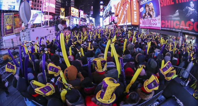 福克斯取消在新年前夕在時代廣場的電視轉播，CBS和NBC將他們的節目移出城市。