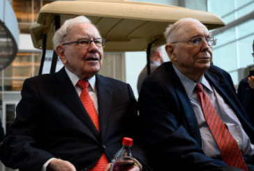 "My partner Charlie Munger says there is only three ways a smart person can go broke: liquor, ladies and leverage"--- Warren Buffett $Apple (AAPL.US)$$Berkshire...