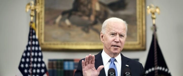 A little over half of the respondents in a Rasmussen survey rated President Biden's handling of the U.S. economy as "poor," and they appear not to accept Biden's explanation of whose fault high gasoline prices are. The U.S. President has blamed Russian President Vladimir Putin and oil companies for the fuel price increase, with White House official communication referring to it as Putin's Price Hike. Apparently, this is not go...