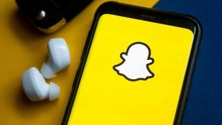 Snapの株価が25%下落しました。第2四半期の結果と採用の減速計画が失望引き起こしました。