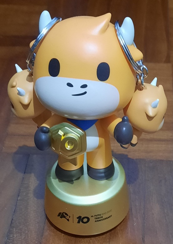 Moomoo 10th Anniversary Figurine & Moomoo Keychains Fugurine Combi = 1 Happy Family 👪 =😁👍