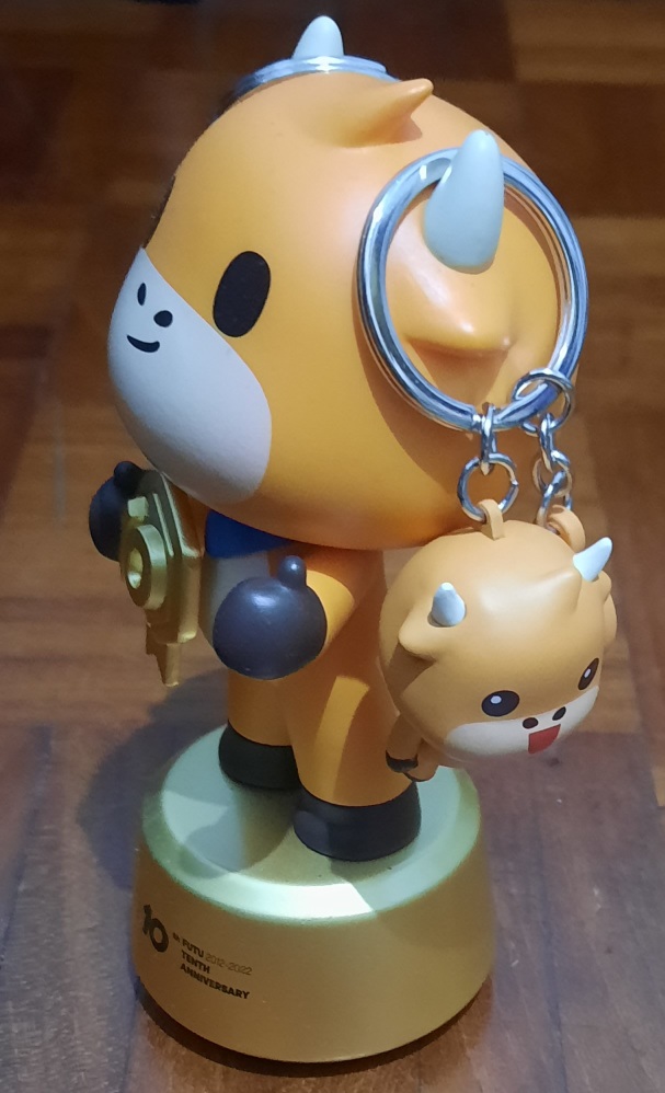 Moomoo 10th Anniversary Figurine & Moomoo Keychains Fugurine Combi = 1 Happy Family 👪 =😁👍