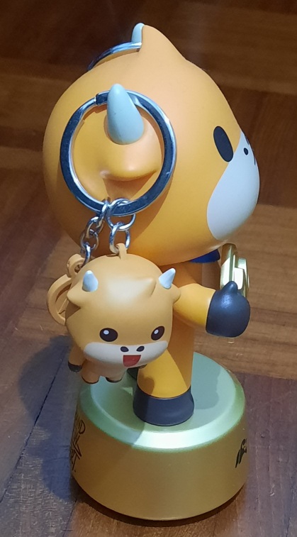 Moomoo 10th Anniversary Figurine & Moomoo Keychains Fugurine Combi = 1 Happy Family 👪 =😁👍