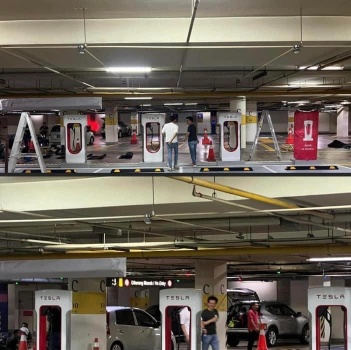 First Tesla Supercharger in Malaysia! 🇲🇾