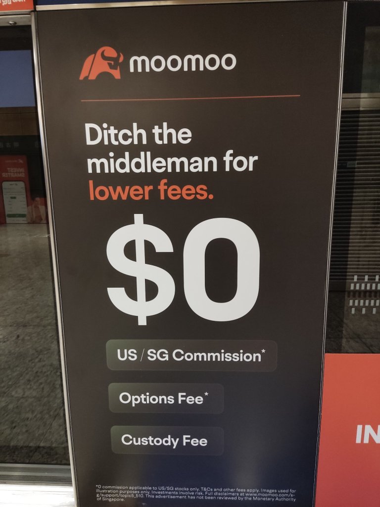 帮忙 moomoo 拍照
