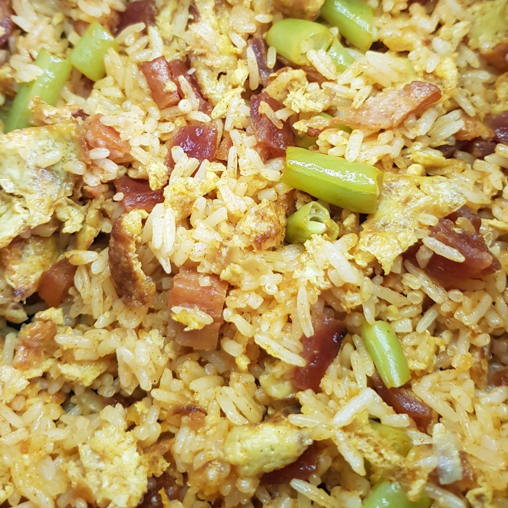 Eating spicy fried rice & monitor spicy market