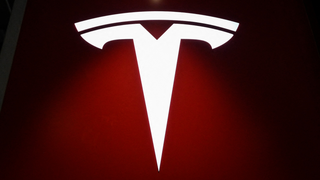 Tesla, Inc. 's "FSD= fully autopilot"