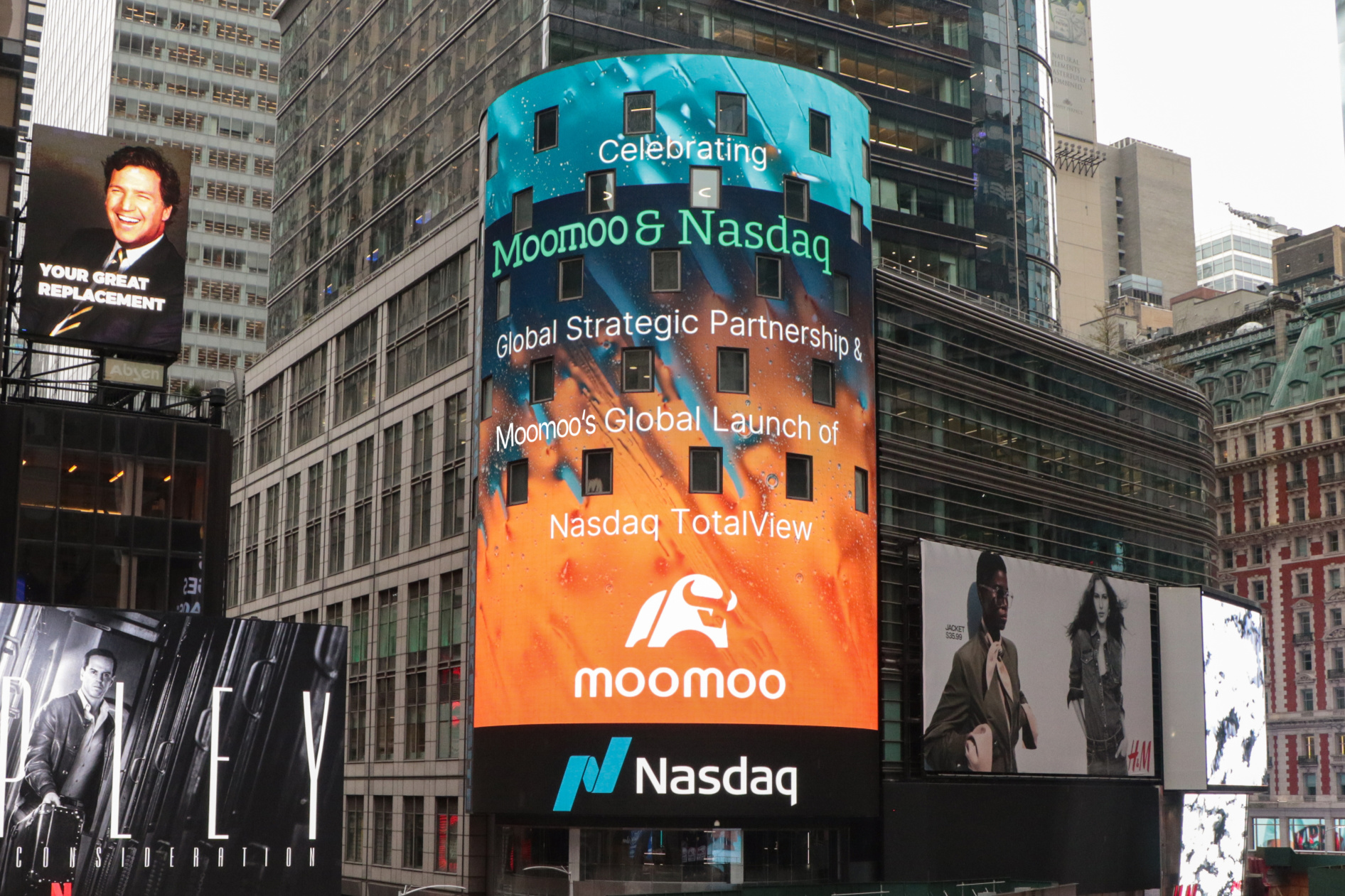 Moomoo 與納斯達克共創六年的全球戰略合作夥伴關係，重申對賦予投資者權力的承諾
