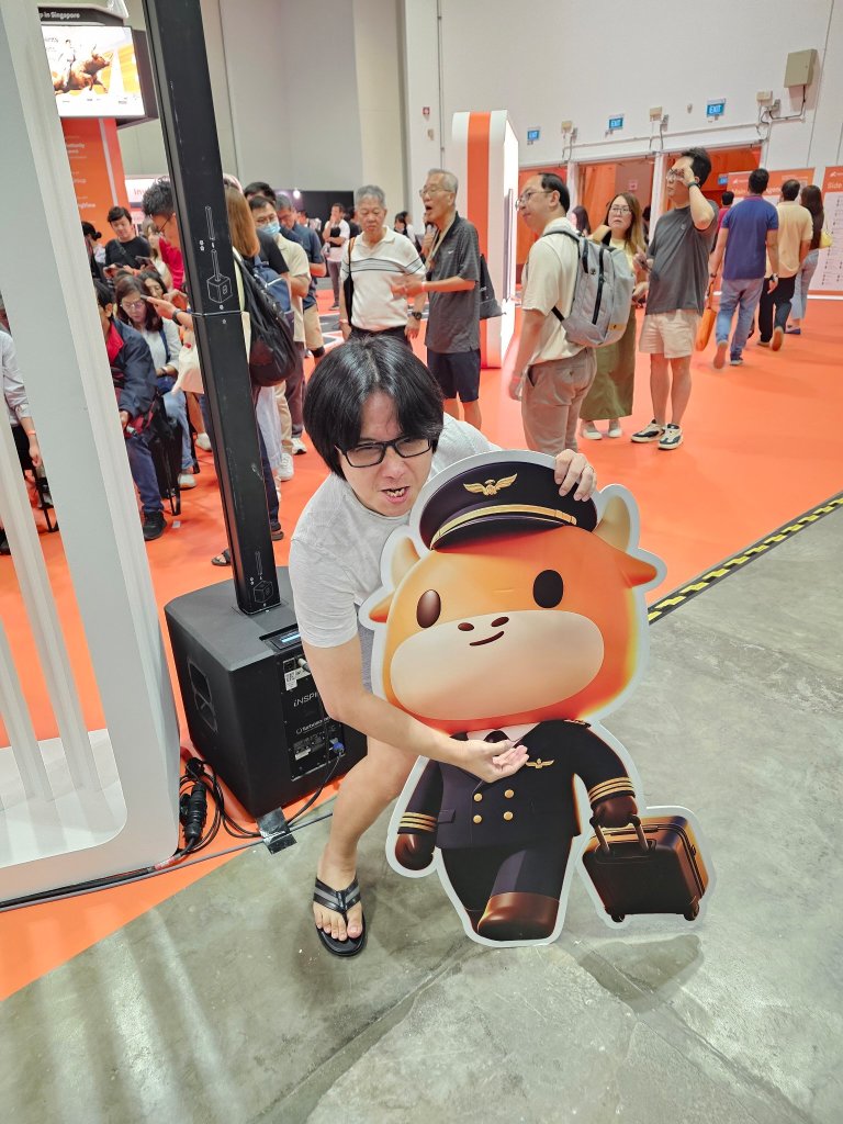 Didnt win any lucky draw so kidnapping the pilot 😆