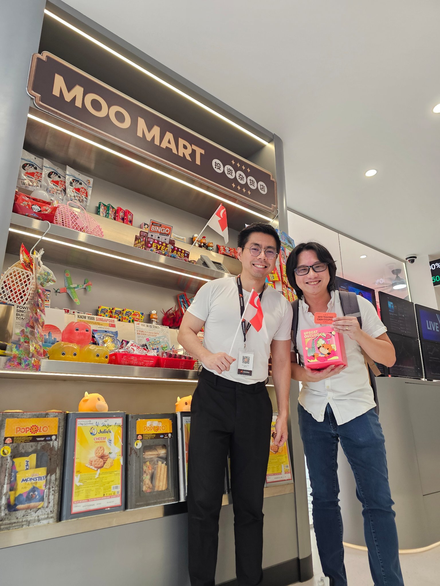 Moomoo กำลังจัดกิจกรรมแจกของรางวัลยาวไปจนถึงวันที่ 31 สิงหาคม 2026 เลย แค่ฝากเงิน 10k ก็ได้รับของสะสม Moomoo ตามใจชอบเลย ไม่ว่าจะเป็นฟิกเกอร์ตัวหมากรุกอัศวิน, Moomoo Stress Ball, ตุ๊กตา และอื่นๆ อีกเพียบ ขอบคุณกิจกรรมนี้ที่ทำให้ผมได้ฟิกเกอร์มาเพิ่มอีก 1 ตัวในคอลเลกชัน ใกล้จะถึงเป้าหมาย 100 ตัวแล้ว [220546] แถมยังมีสิทธิ์ลุ้นโชคชิงรางวัลเพิ่มด้วย โชคดีมากที่การสุ่มครั้งล่าสุดได้คูปองเงินสดสำหรับเทรดมูลค่า 10 SGD อิอิ [220418][220418] มาๆ...