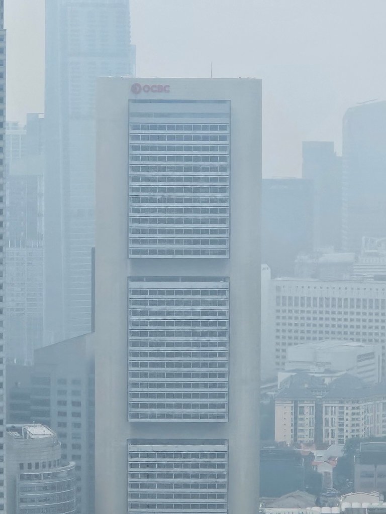 我還是看不清華僑銀行（OCBC），因爲霧太大了，就跟股價一樣🤣