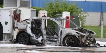 TESLA CATCHES FIRE WHILE CHARGING