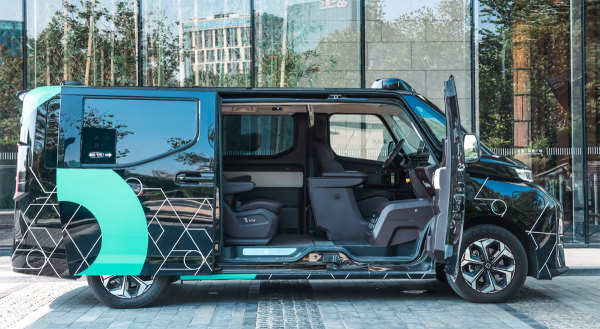 WeRide unveils new robotaxi GXR with large interior space