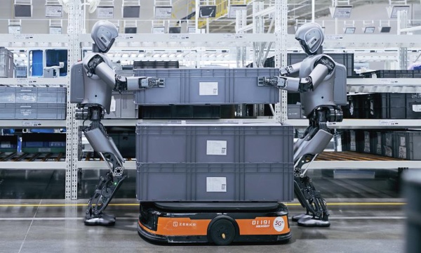 Chinese humanoid robotics company UBTech achieves the world's first multi-robot collaborative training