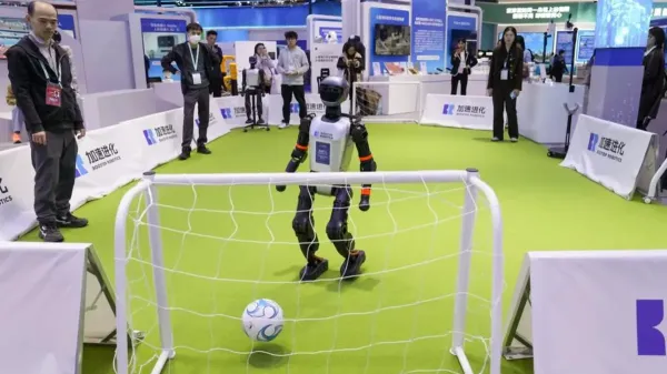 世界初：人型ロボットが中国のロボスポーツ大会でレース、サッカー、ダンスを行います
