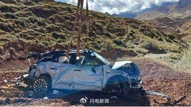 $蔚來 (NIO.US)$ 安全才是真正的奢侈品！NIO ES6車主逃脫了一次40米的墜落事故 2024年10月14日 09:26 齊魯網 10月10日，一名名為"小桃花樹滿尚山"的NIO ES6車主在NIO應用程式上發帖稱，自10月7日深夜開著NIO ES6獨自行駛在國道317上。當他在定輕縣銷恩鄉段的國道317處轉...