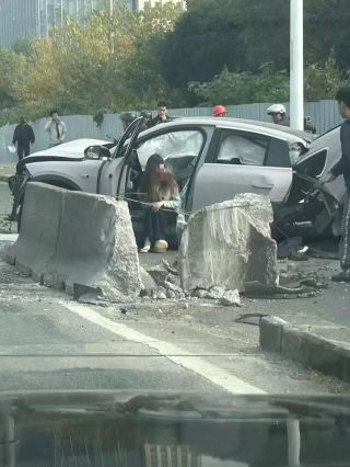 Look at the thick rock, importantly the driver walks out safely. We don't exchange life with money.