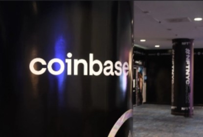 Stock Track | Coinbase Stock Plummets 10% Amid Crypto Market Selloff and Global Uncertainty.