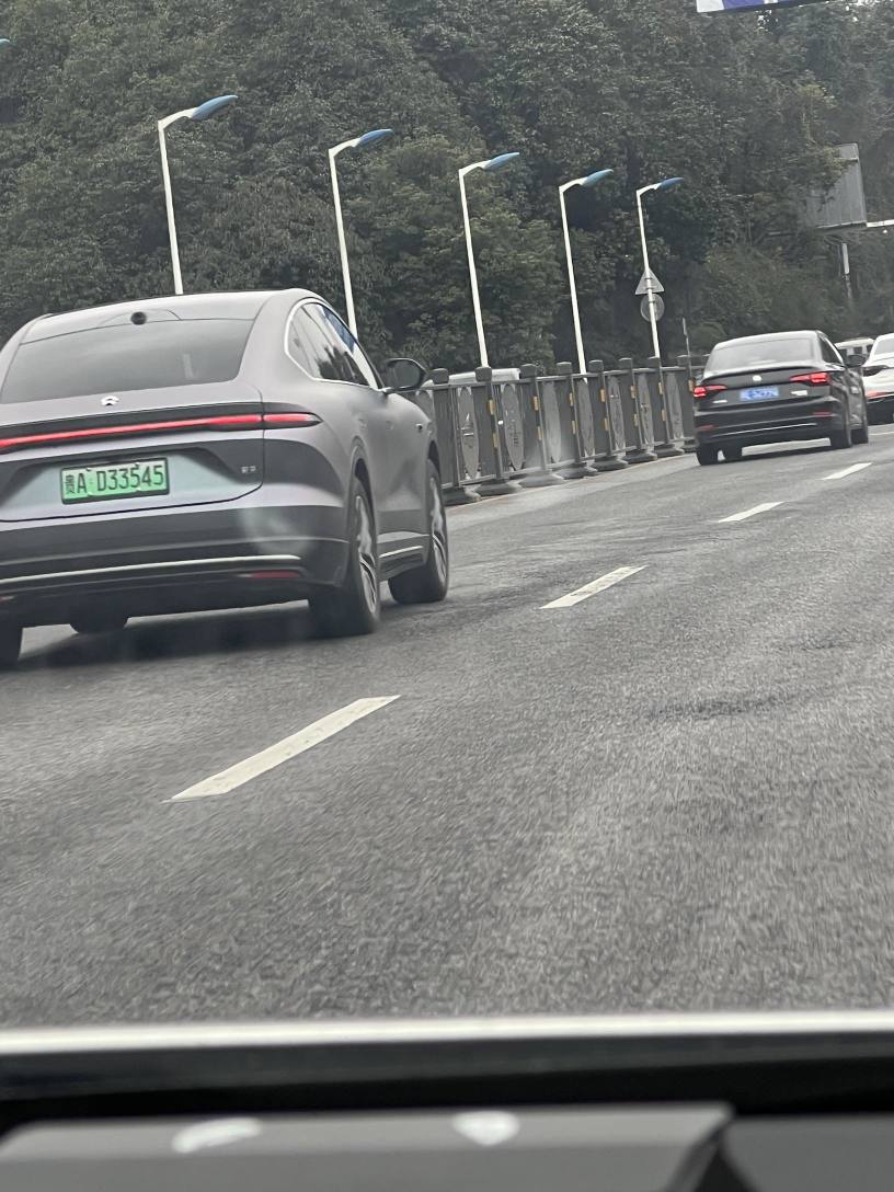 在桂陽路看到2輛蔚來車！