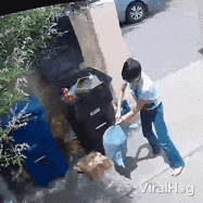 Chagee距離成爲垃圾茶不遠，股市上表現不佳