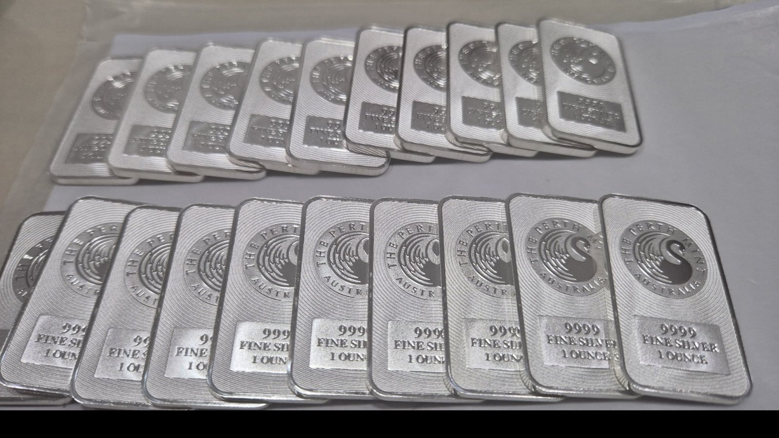 $白銀/美元 (XAGUSD.FX)$ 在一根長長的紅色下跌蠟燭後，20盎司買入。還會繼續下跌。