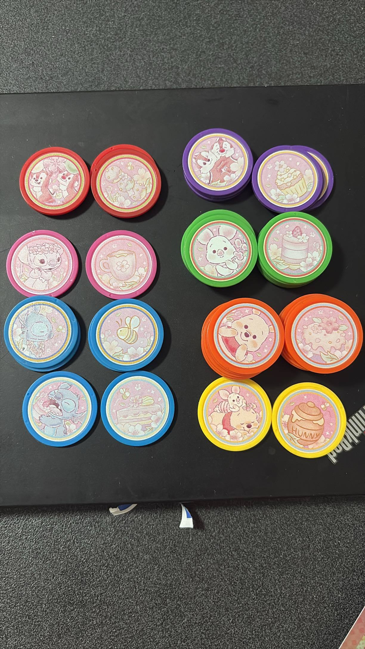 $泡泡瑪特 (09992.HK)$ 跳槽到迪士尼