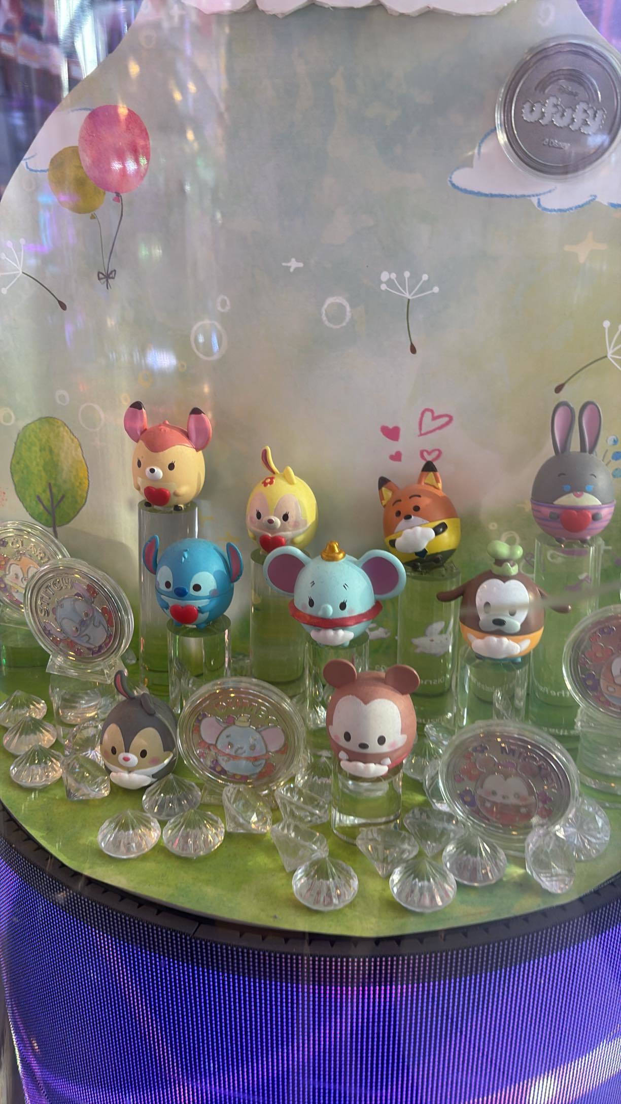 $泡泡瑪特 (09992.HK)$ 跳槽到迪士尼