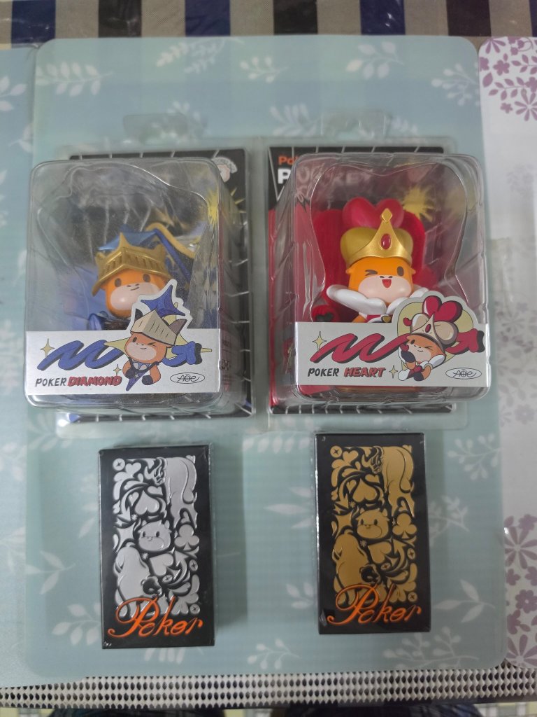 ฟิกเกอร์คู่รัก Diamond Moo & Heart Moo พร้อมสำรับไพ่