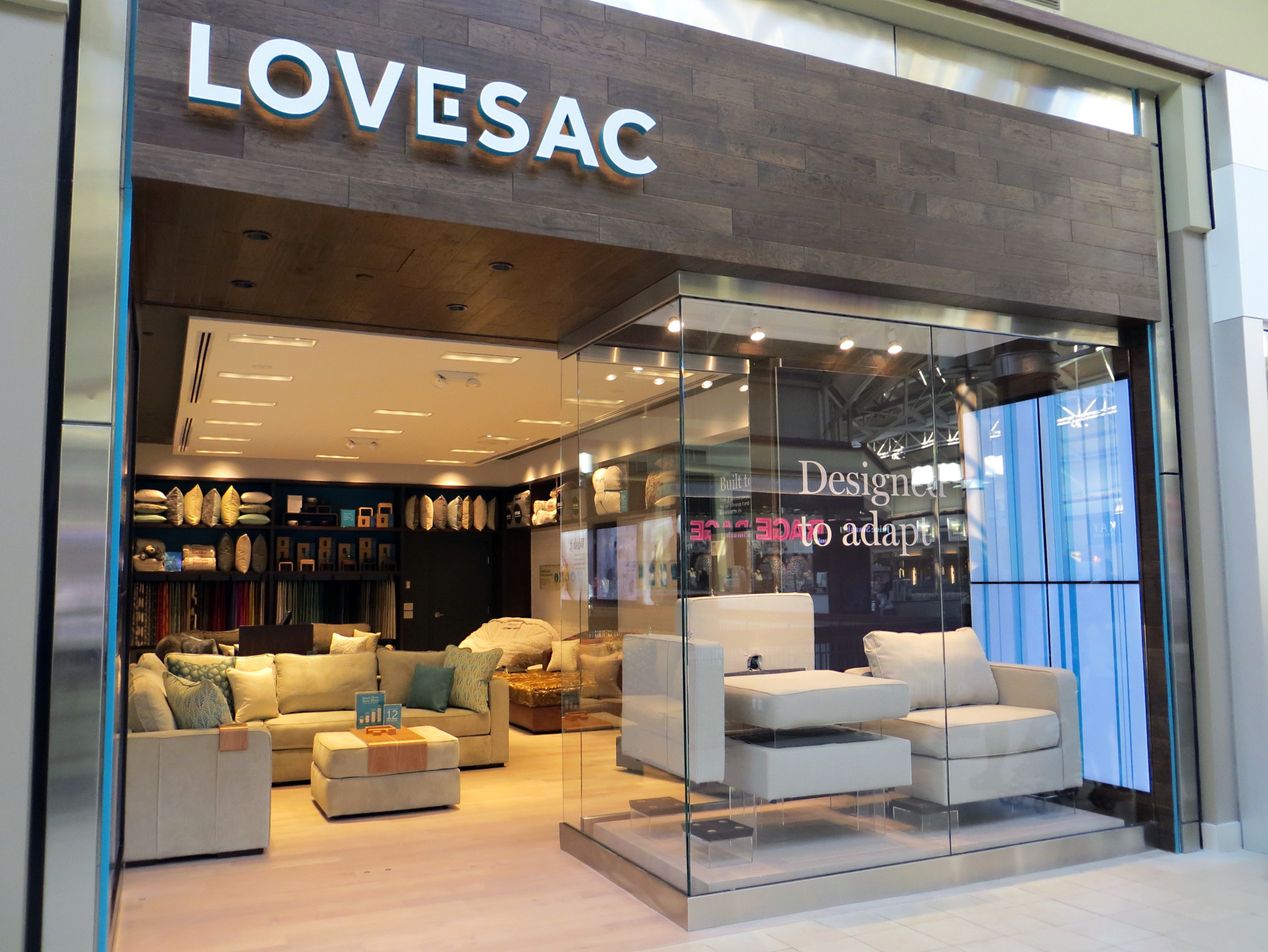 LOVE: Heavily Shorted, Institutionally Dominated — A Consumer Brand Under Pressure