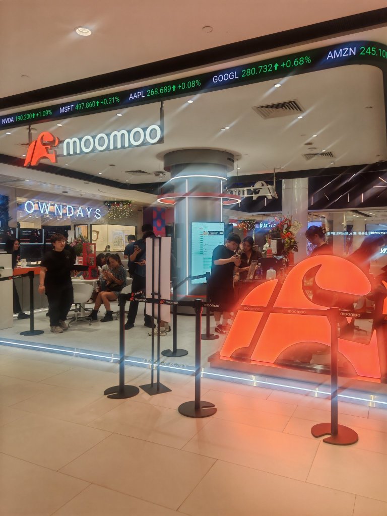 Moomoo Singapore Somerset