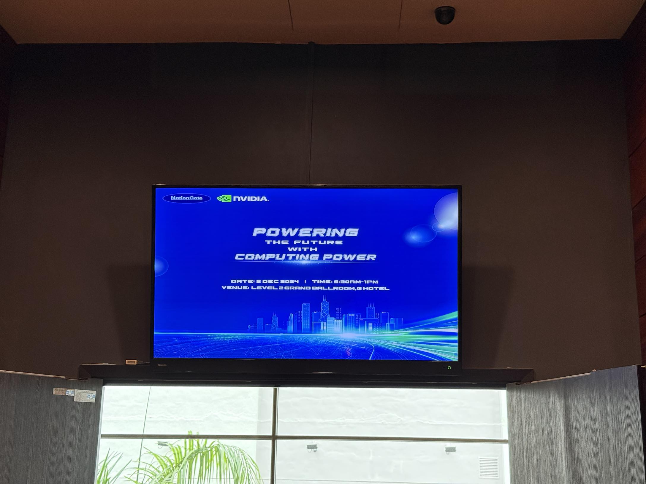 See you all at G Hotel, 2nd floor to witness a historic moment ceremony. Jensen Huang's private jet has taken off from Thailand and has now entered Malaysia.