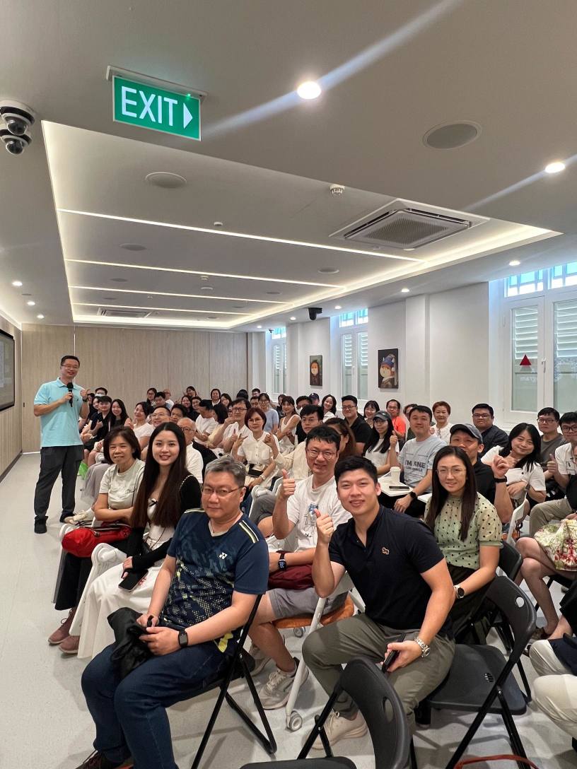 งานแฟนมีตติ้งที่สิงคโปร์ผ่านพ้นไปได้ด้วยดีครับ! ไว้มาแลกเปลี่ยนความเห็นกันบ่อยๆ นะครับ ฝากกดไลก์ให้ด้วยนะ ขอบคุณมากครับ!