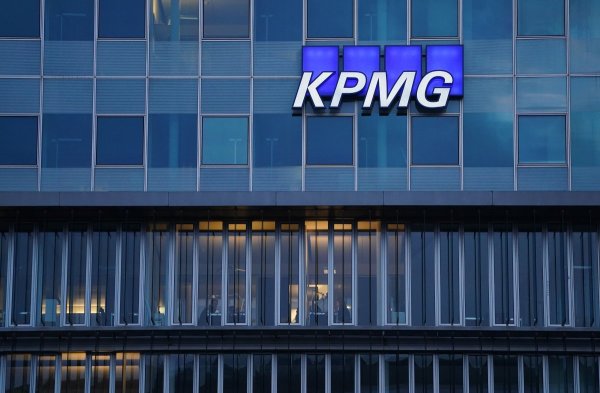 KPMGは、将来の人材育成のために、技術、人材の育成などに1億ドル以上を投資すると発表しました。