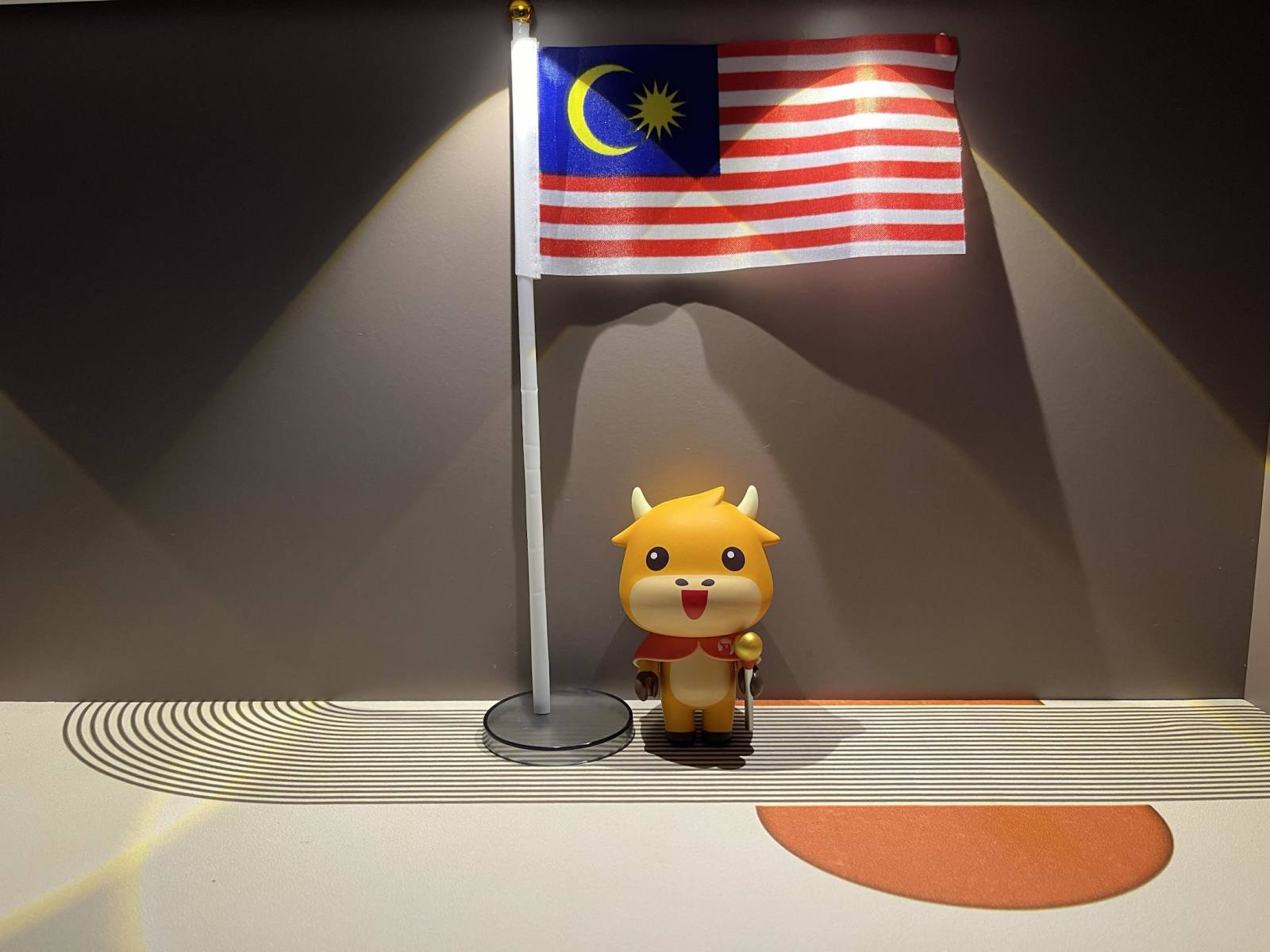 I am a Malaysian child. #Flags flying across the streets and fragrant delicacies fill the streets. Peace and harmony for the nation, reunion for the family. I l...