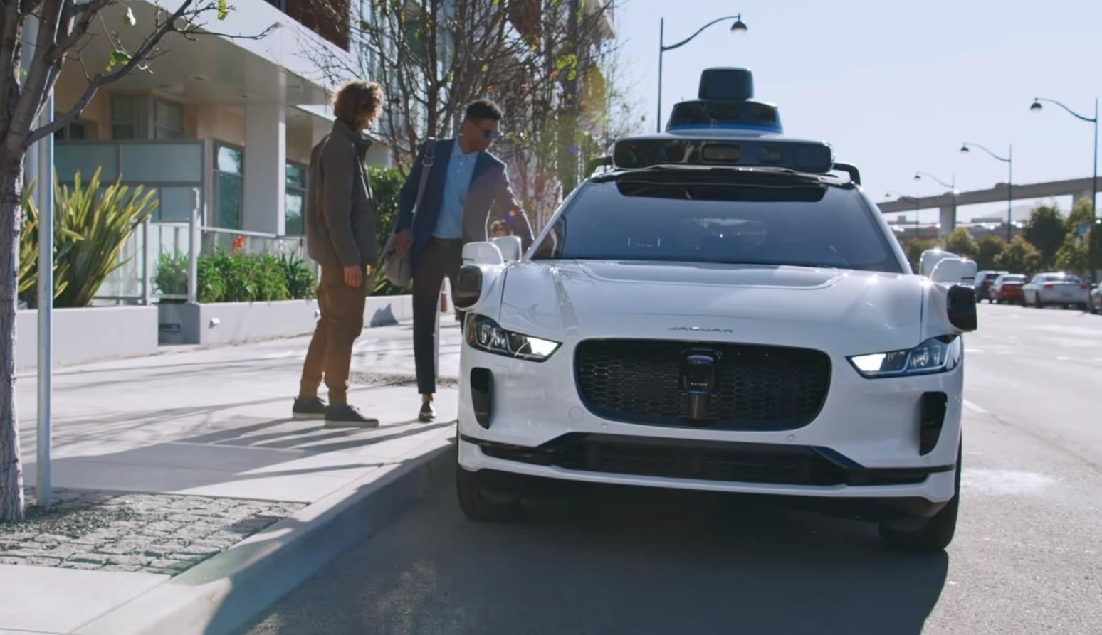 Alphabet 旗下的 Waymo 无人驾驶Taxi  🎯Alphabet 旗下的 Waymo 将与南韩现代汽车合作，将其电动 SUV IONIQ 5 纳入 Waymo 的无人驾驶车队，预计 2025 年底前开始测试。这些车辆将在现代汽车的乔治亚州工厂组装。 🎯Waymo 目前拥有约 700 辆车，车型包括捷豹路...