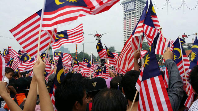 A grand flag-raising ceremony is held at a specific time on the National Day. When the national flag is slowly raised along with the national anthem, the entire...