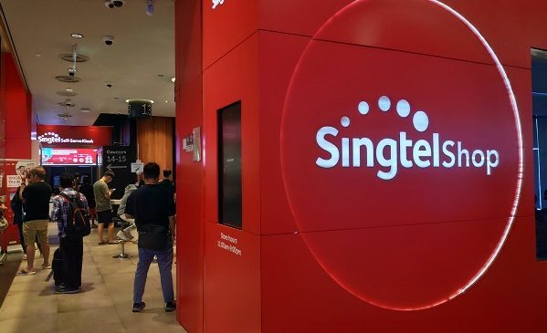 在新加坡市場上，長期投資的強勢候選股為新電信有限公司（Singtel）- SGX: Z74。以下是原因：  ### 1. **市場領先地位:**    - 新電信是新加坡最大的電信公司之一，在亞洲也有較高的市場份額。通過其子公司和關聯公司（如Optus、Bharti Airtel和Telkomsel）在區域型市場，如澳...