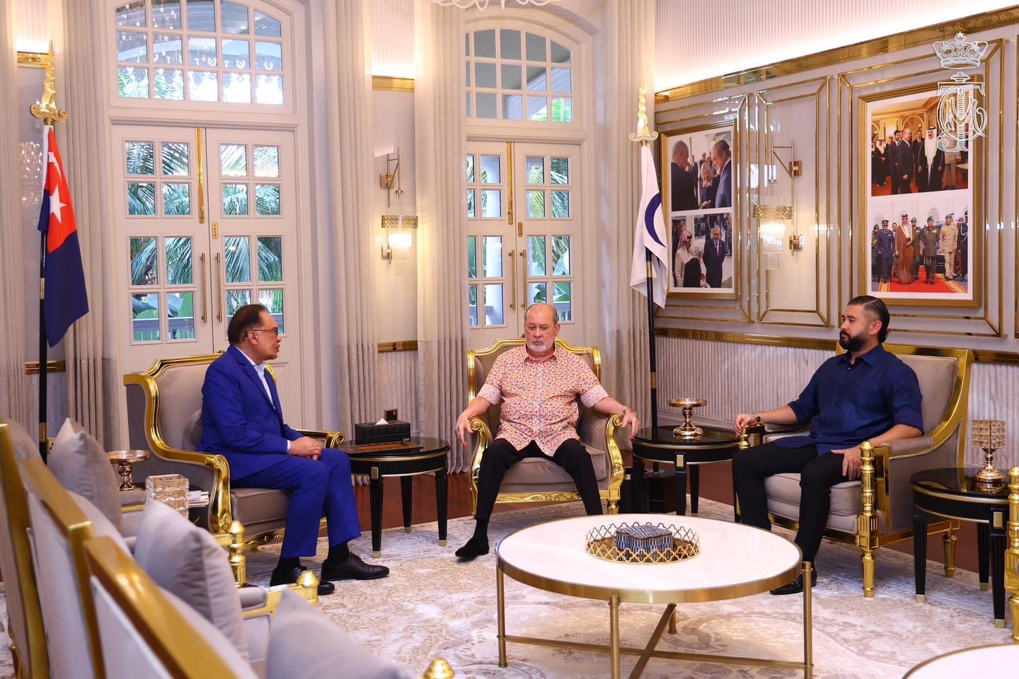 The Prime Minister met the Supreme Head of State and Crown Prince Rou at the Row Palace. A big economic boom in Johor is about to happen