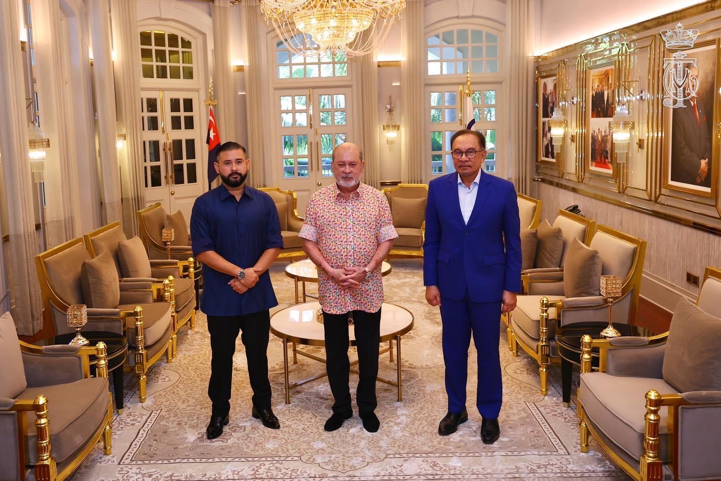 The Prime Minister met the Supreme Head of State and Crown Prince Rou at the Row Palace. A big economic boom in Johor is about to happen