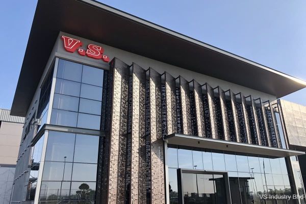 VS行業的第三季度利潤因銷售因關稅調整下跌而減半，期待通過新產品恢復增長