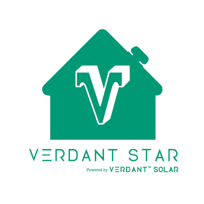 Verdant Solar Holdings Berhad（KLSE: VERDANT）在 2026财年尾声交出了一份令人鼓舞的业绩，凭借项目执行与开单据的显著加速，集团于第四季度重回盈利轨道，营收更出现强劲反弹。就截至2026年6月30日的季度而言，集团营收从第三季的877万令吉环比激增128.5%至2,004万令吉；更为重要的是，本季录得 153万令吉的净利润，相较前一季的198万令吉净亏损，成功实现了扭亏为盈。这一转变清楚表明，2026财年中段所出现的疲软表现，未必反映集团长期盈利潜力的真实面貌，反而印证了一旦项目完成进度与开单据的加速，盈利能力便能迅速修复的弹性特质。 在业务结构上，集团的工程、采购、建设与调试（EPCC）业务依然是公司的核心盈利引擎，单季贡献 1,954万令吉，相当于集团总营收的约97.5%，其余份额则由 运维服务与太阳能产品贸易共同补足。正是EPCC板块的强劲表现，折射出住宅与商业太阳能市场需求的持续热度——在电力成本压力与能源永续意识日益增强的背景下，越来越多的客户正积极寻求降低电费与提升能源自...