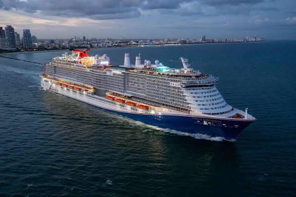 A New Era for Carnival ($CCL): Dividend Reinstated as 2025 Records Fall 🚢