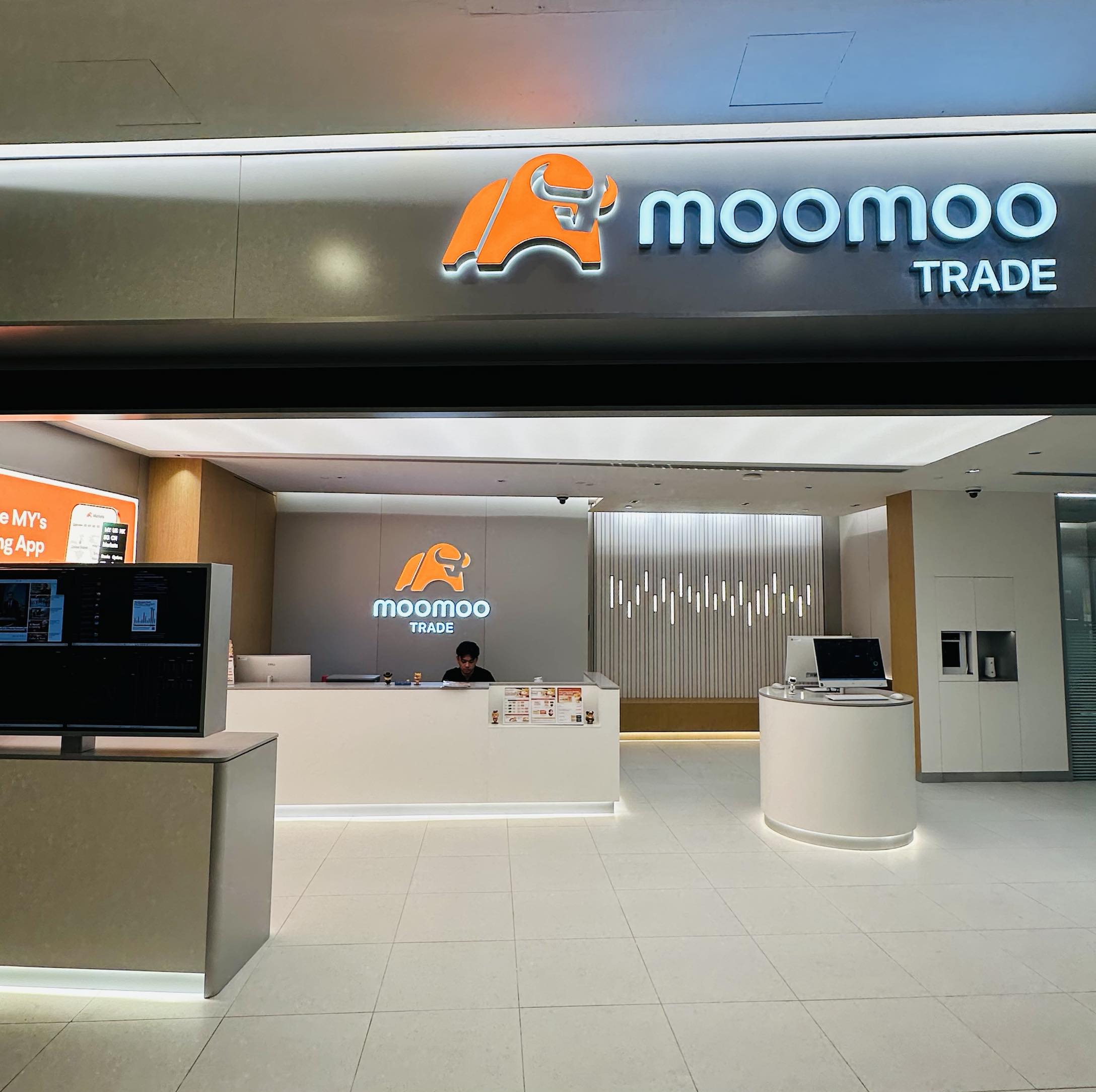 แวะมาเช็คอินที่ Moomoo Queensbay สาขาจริง ❤️