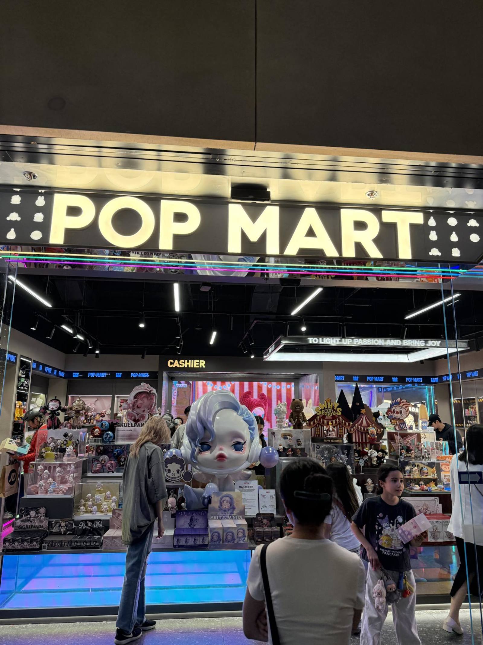 $POP MART (09992.HK)$