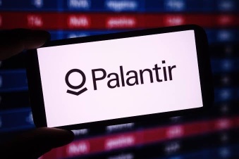 Palantir股票现在是一个买入吗？深入研究估值和策略