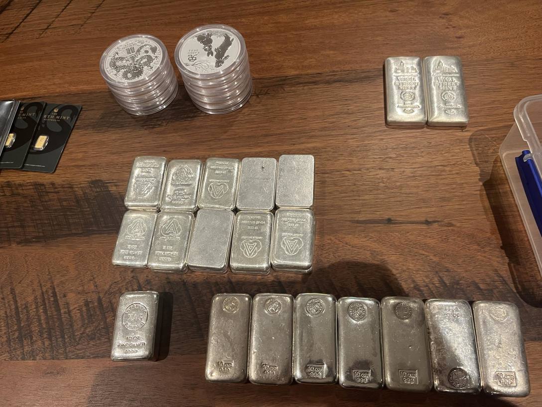 我非常高兴我拥有超过1000盎司的实物资产。