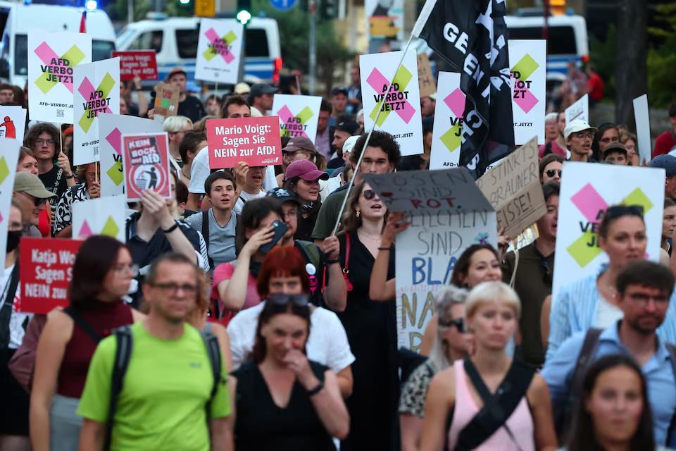 After the first exit poll of the Thuringia state election, demonstrators against the Alternative for Germany (AfD) took to the streets.