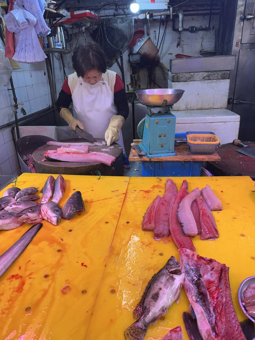 市場不管怎麼樣,包姐都必須去市場買魚買肉。